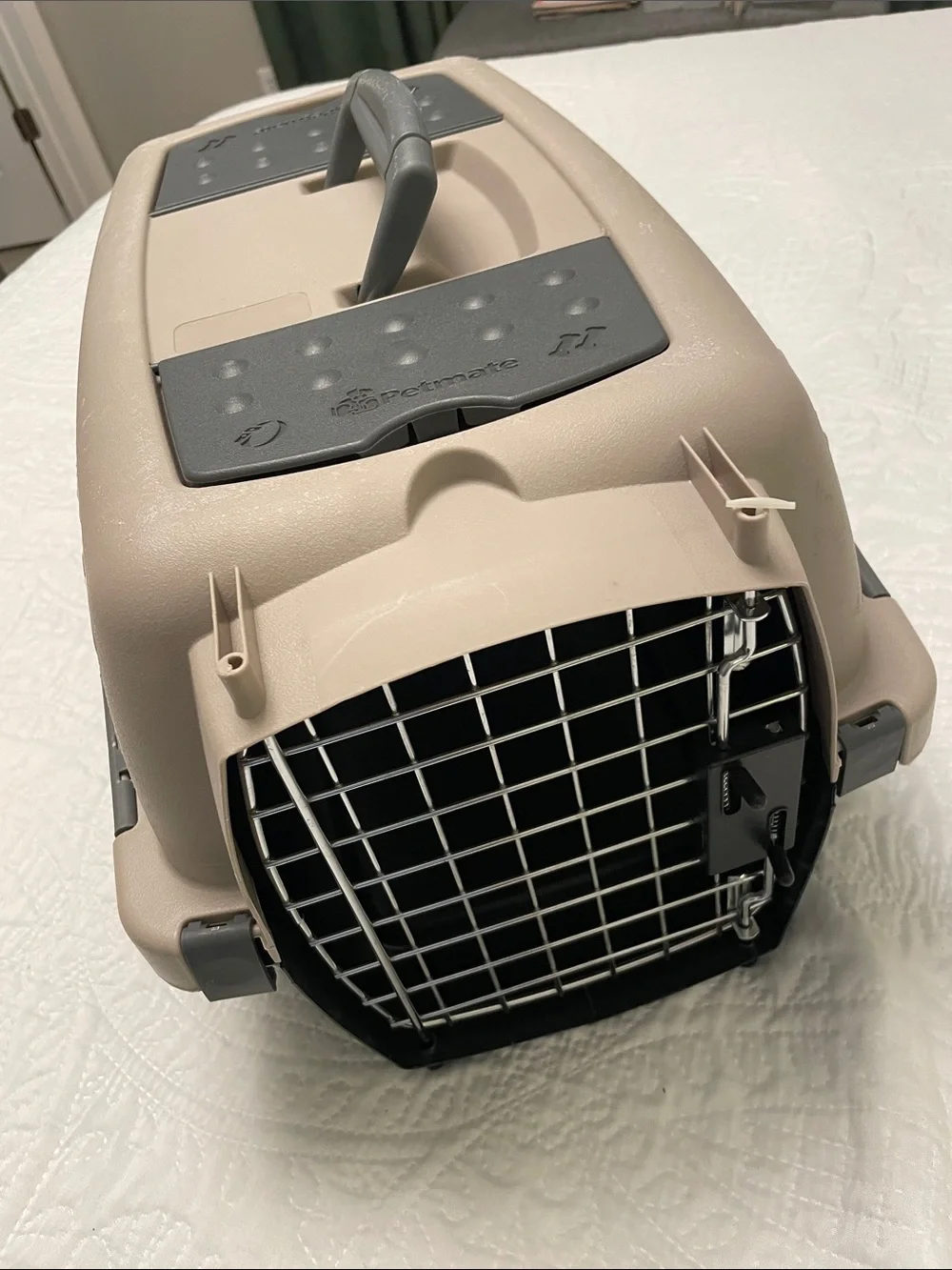 Petmate Small Pet Taxi 19” Travel Taxi Crate For Cats or Small Dogs Great Shape
